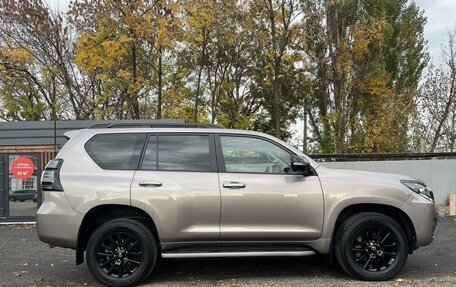 Toyota Land Cruiser Prado 150 рестайлинг 2, 2021 год, 7 500 000 рублей, 4 фотография