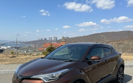 Toyota C-HR I рестайлинг, 2017 год, 1 715 000 рублей, 2 фотография