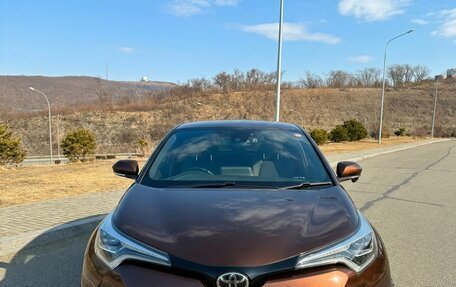 Toyota C-HR I рестайлинг, 2017 год, 1 715 000 рублей, 4 фотография