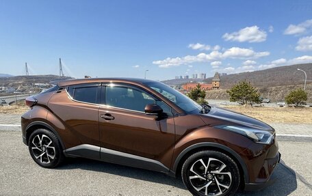 Toyota C-HR I рестайлинг, 2017 год, 1 715 000 рублей, 12 фотография