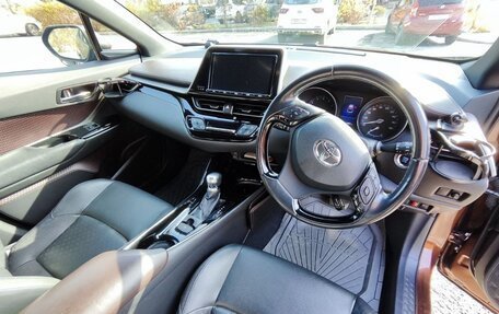 Toyota C-HR I рестайлинг, 2017 год, 1 715 000 рублей, 14 фотография