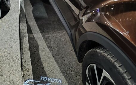 Toyota C-HR I рестайлинг, 2017 год, 1 715 000 рублей, 17 фотография