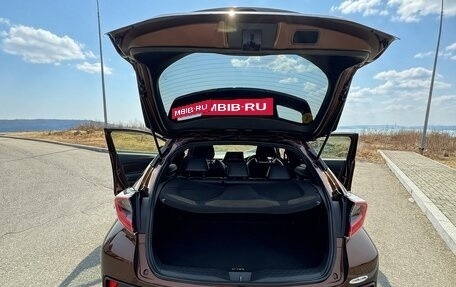 Toyota C-HR I рестайлинг, 2017 год, 1 715 000 рублей, 13 фотография