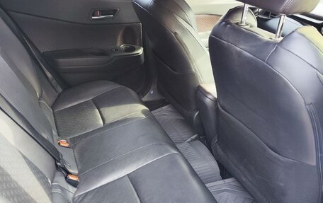 Toyota C-HR I рестайлинг, 2017 год, 1 715 000 рублей, 23 фотография