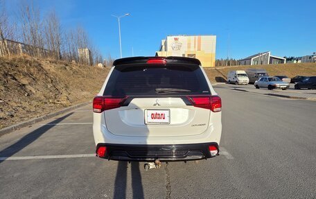 Mitsubishi Outlander III рестайлинг 3, 2022 год, 3 550 000 рублей, 3 фотография