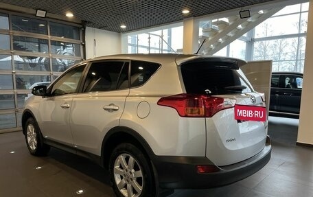 Toyota RAV4, 2014 год, 1 850 000 рублей, 5 фотография