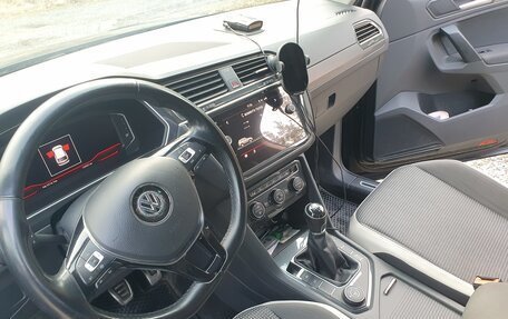 Volkswagen Tiguan II, 2019 год, 2 470 000 рублей, 6 фотография