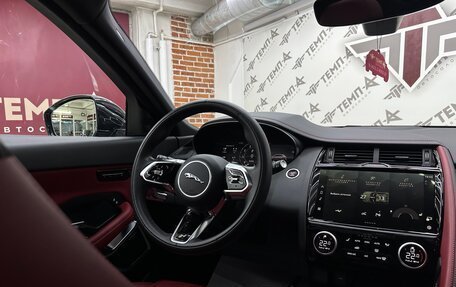 Jaguar E-Pace, 2023 год, 3 500 000 рублей, 28 фотография