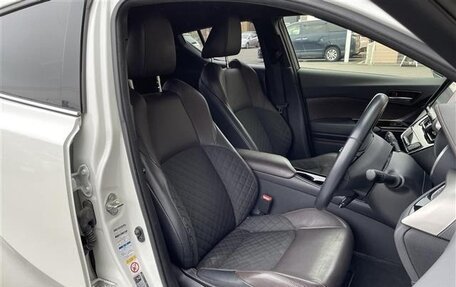 Toyota C-HR I рестайлинг, 2022 год, 1 756 000 рублей, 8 фотография