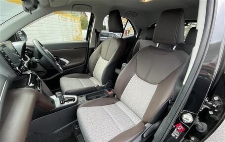 Toyota Yaris Cross, 2022 год, 1 493 000 рублей, 13 фотография