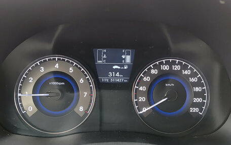 Hyundai Solaris II рестайлинг, 2016 год, 700 000 рублей, 16 фотография