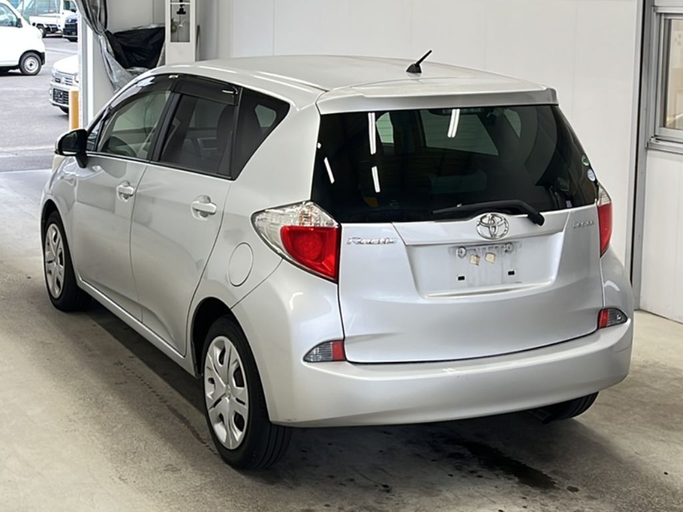 Toyota Ractis II, 2013 год, 945 000 рублей, 5 фотография