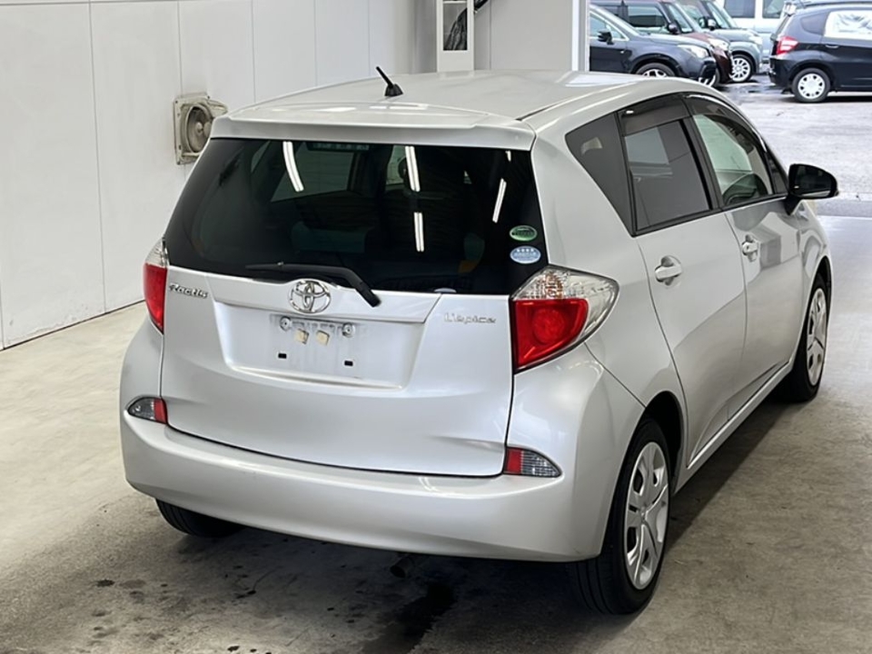 Toyota Ractis II, 2013 год, 945 000 рублей, 2 фотография