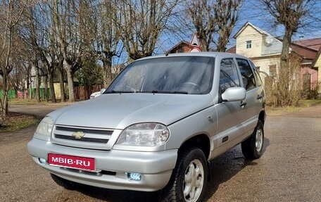Chevrolet Niva I рестайлинг, 2004 год, 350 000 рублей, 1 фотография