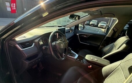 Toyota RAV4, 2019 год, 2 900 000 рублей, 10 фотография