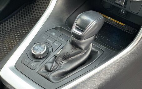 Toyota RAV4, 2020 год, 3 790 000 рублей, 21 фотография