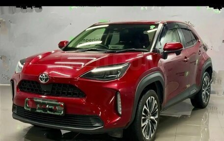Toyota Yaris Cross, 2021 год, 1 850 000 рублей, 3 фотография