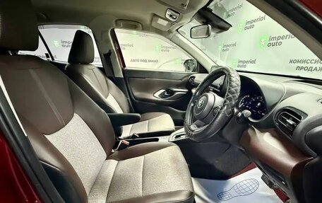 Toyota Yaris Cross, 2021 год, 1 850 000 рублей, 5 фотография