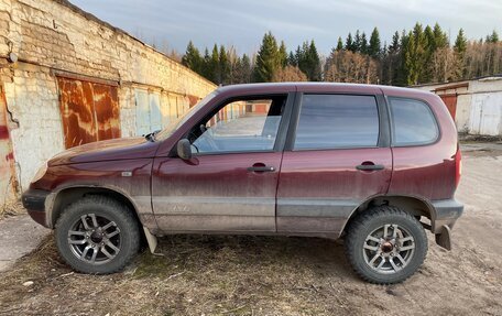 Chevrolet Niva I рестайлинг, 2004 год, 300 000 рублей, 1 фотография
