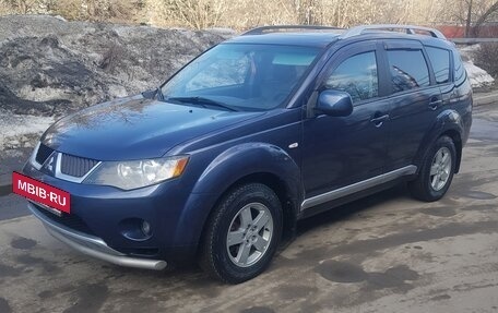 Mitsubishi Outlander III рестайлинг 3, 2007 год, 800 000 рублей, 4 фотография