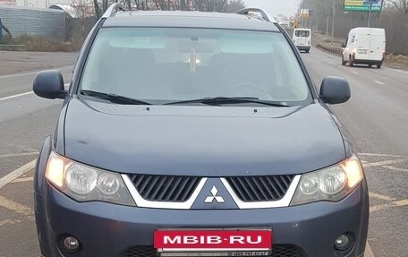 Mitsubishi Outlander III рестайлинг 3, 2007 год, 800 000 рублей, 9 фотография