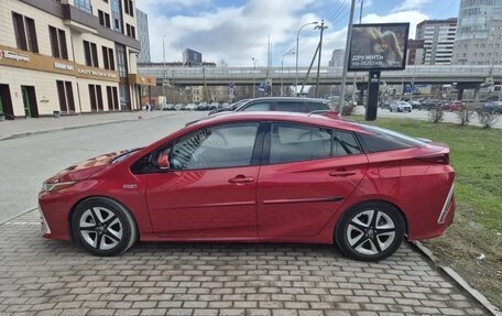 Toyota Prius IV XW50, 2017 год, 2 450 000 рублей, 3 фотография