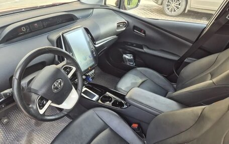 Toyota Prius IV XW50, 2017 год, 2 450 000 рублей, 11 фотография