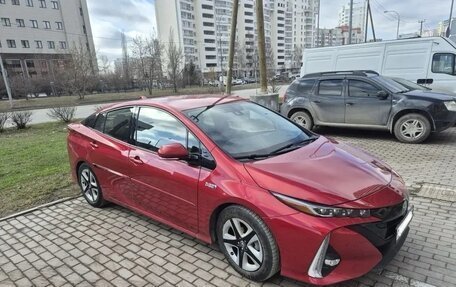 Toyota Prius IV XW50, 2017 год, 2 450 000 рублей, 8 фотография
