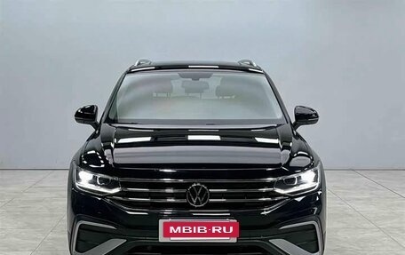 Volkswagen Tiguan II, 2023 год, 2 910 000 рублей, 2 фотография