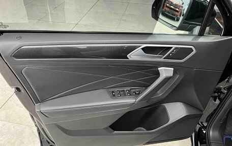 Volkswagen Tiguan II, 2023 год, 2 910 000 рублей, 17 фотография