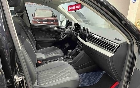 Volkswagen Tiguan II, 2023 год, 2 910 000 рублей, 9 фотография