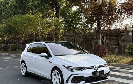 Volkswagen Golf VIII, 2023 год, 3 800 000 рублей, 3 фотография