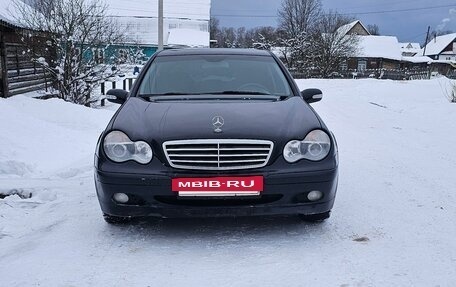 Mercedes-Benz C-Класс, 2004 год, 700 000 рублей, 2 фотография