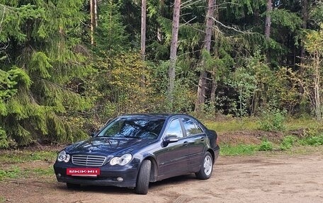 Mercedes-Benz C-Класс, 2004 год, 700 000 рублей, 11 фотография