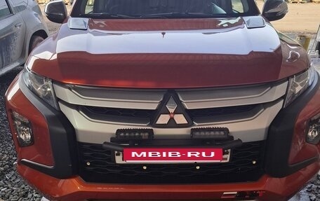 Mitsubishi L200 IV рестайлинг, 2019 год, 3 000 000 рублей, 8 фотография