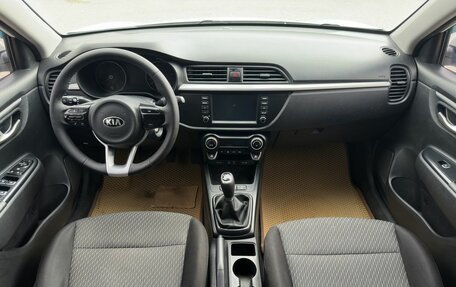 KIA Rio IV, 2018 год, 1 300 000 рублей, 10 фотография