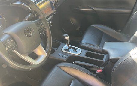 Toyota Hilux VIII, 2016 год, 2 600 000 рублей, 6 фотография