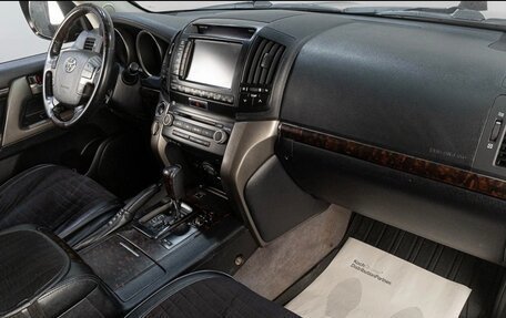 Toyota Land Cruiser 200, 2011 год, 2 650 000 рублей, 20 фотография