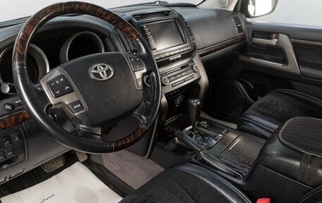 Toyota Land Cruiser 200, 2011 год, 2 650 000 рублей, 22 фотография
