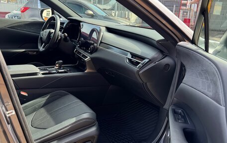 Lexus RX IV рестайлинг, 2022 год, 8 000 000 рублей, 3 фотография