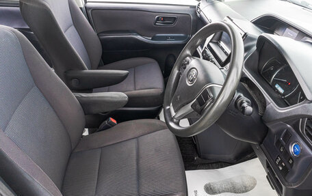 Toyota Noah III, 2015 год, 1 899 000 рублей, 9 фотография