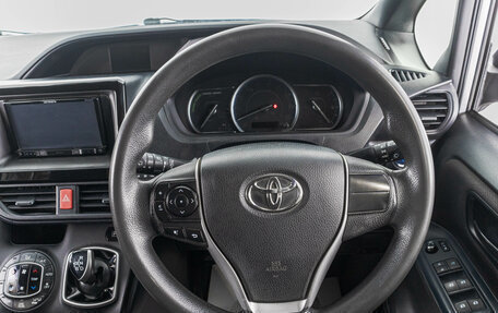 Toyota Noah III, 2015 год, 1 899 000 рублей, 12 фотография