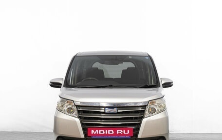 Toyota Noah III, 2015 год, 1 899 000 рублей, 3 фотография