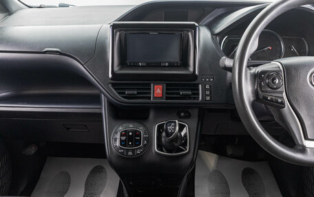 Toyota Noah III, 2015 год, 1 899 000 рублей, 15 фотография