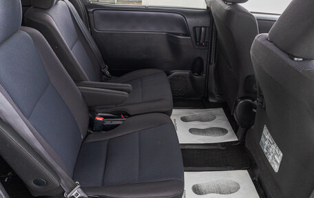 Toyota Noah III, 2015 год, 1 899 000 рублей, 21 фотография