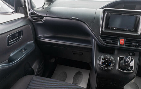 Toyota Noah III, 2015 год, 1 899 000 рублей, 18 фотография