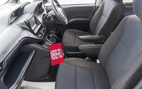 Toyota Noah III, 2015 год, 1 899 000 рублей, 19 фотография