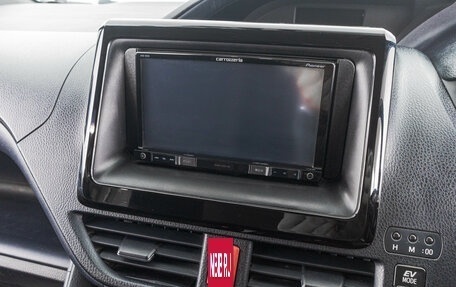 Toyota Noah III, 2015 год, 1 899 000 рублей, 16 фотография