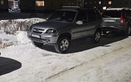 Chevrolet Niva I рестайлинг, 2010 год, 595 000 рублей, 3 фотография