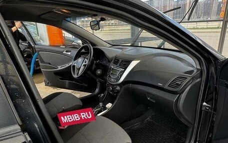 Hyundai Solaris II рестайлинг, 2011 год, 700 000 рублей, 5 фотография